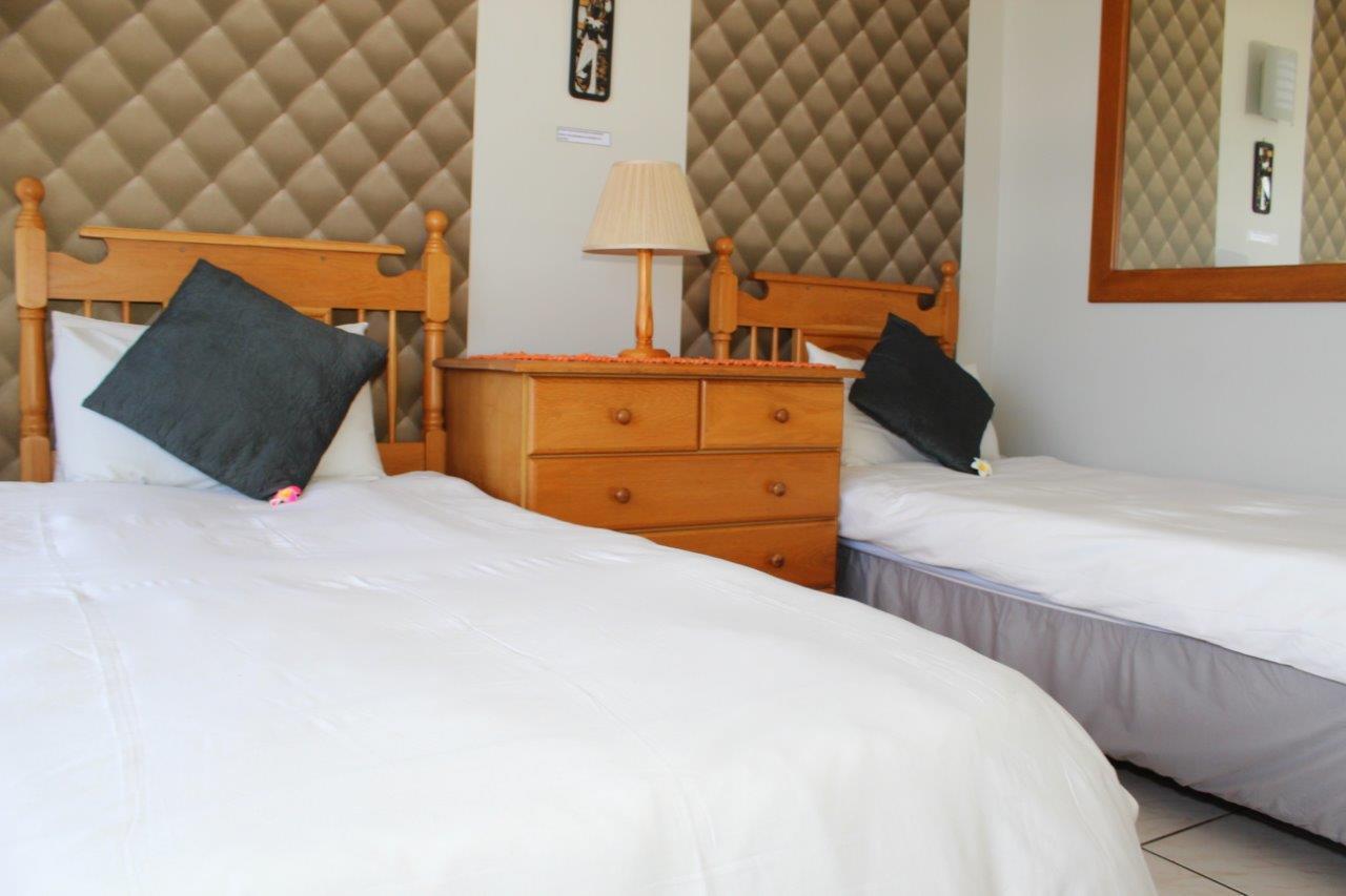 Silver Dolphin Holidays Apartamento Amanzimtoti Exterior foto