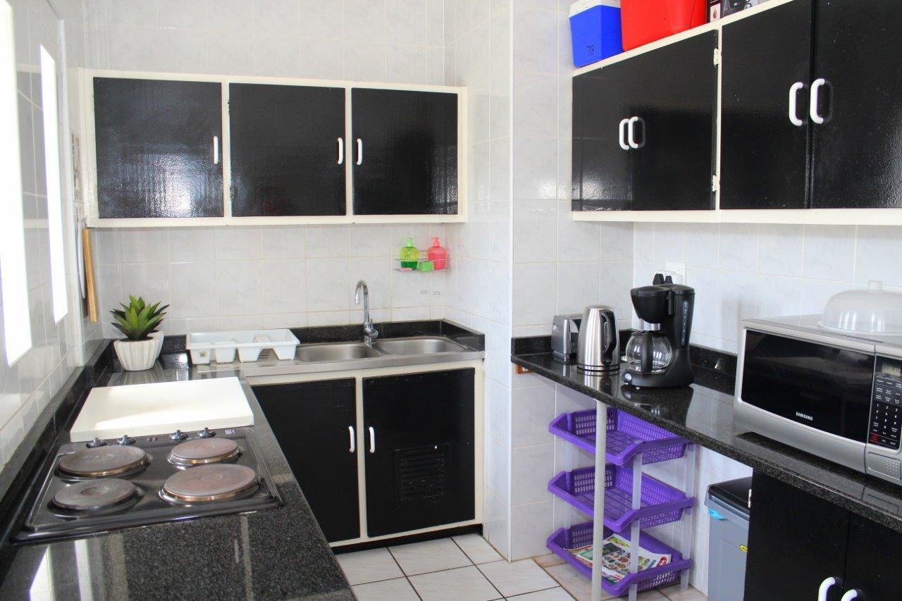 Silver Dolphin Holidays Apartamento Amanzimtoti Exterior foto