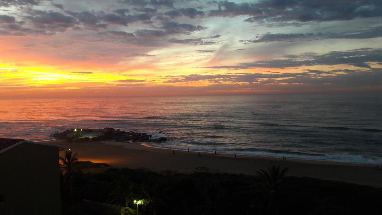 Silver Dolphin Holidays Apartamento Amanzimtoti Exterior foto