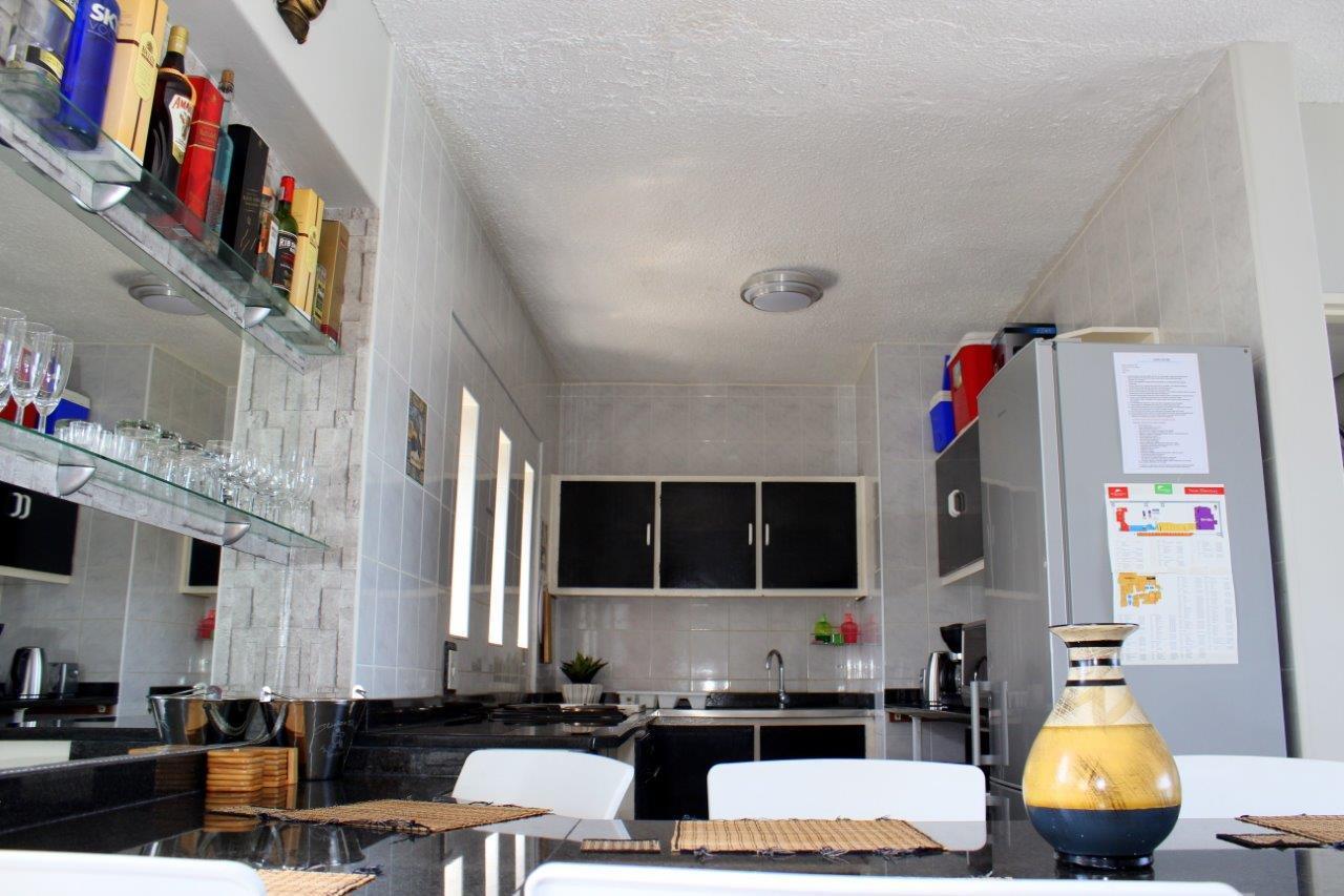 Silver Dolphin Holidays Apartamento Amanzimtoti Exterior foto