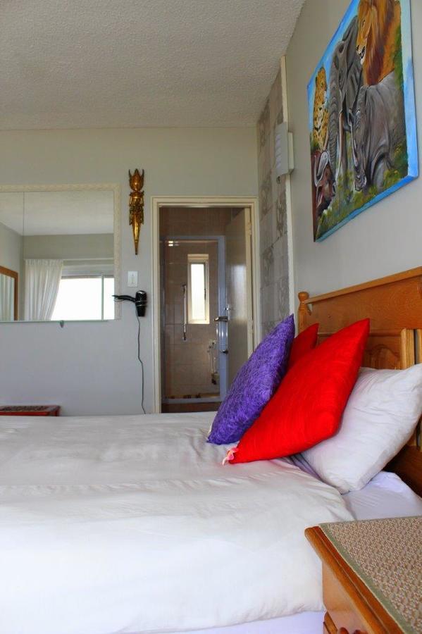 Silver Dolphin Holidays Apartamento Amanzimtoti Exterior foto