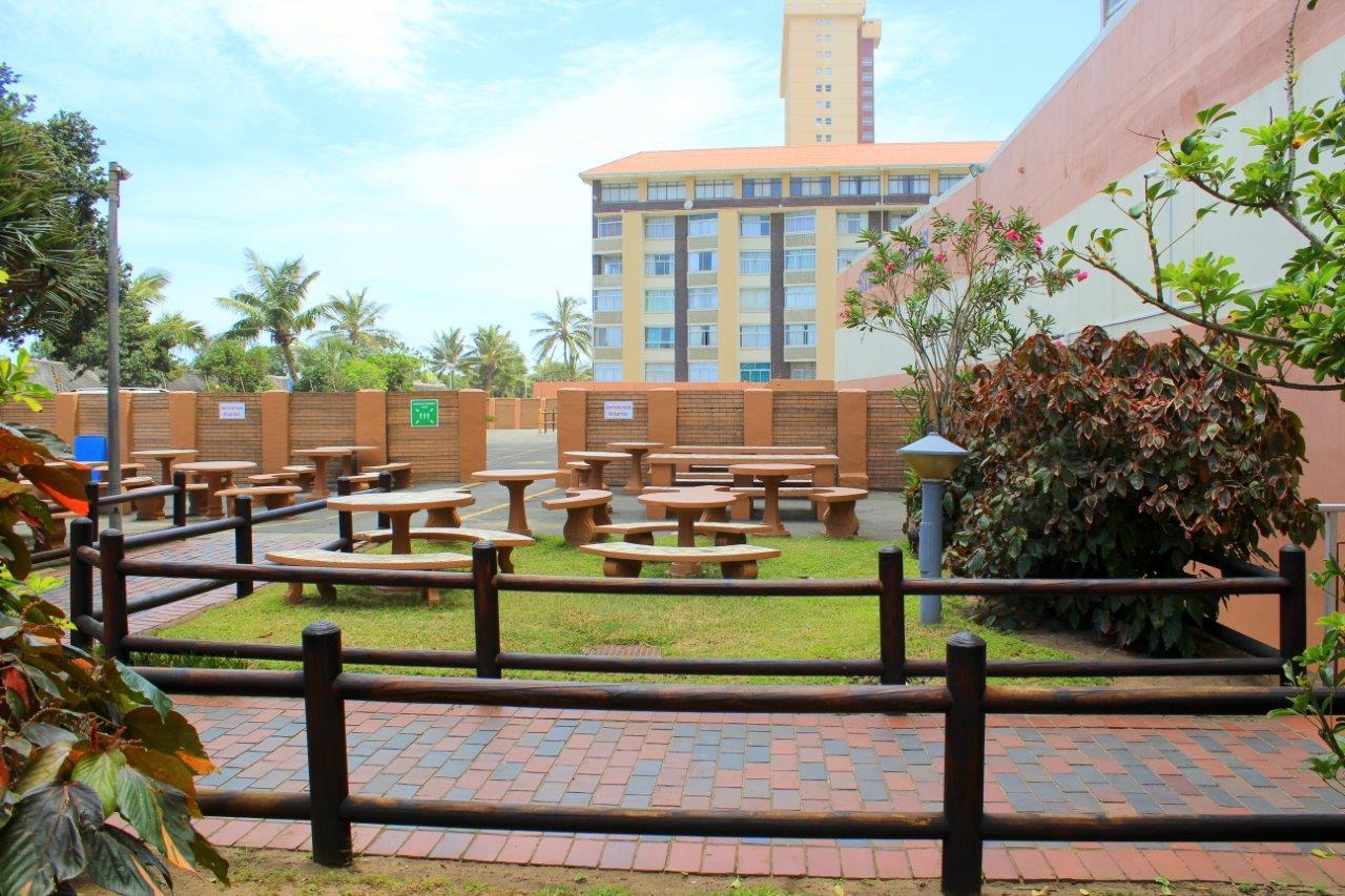 Silver Dolphin Holidays Apartamento Amanzimtoti Exterior foto